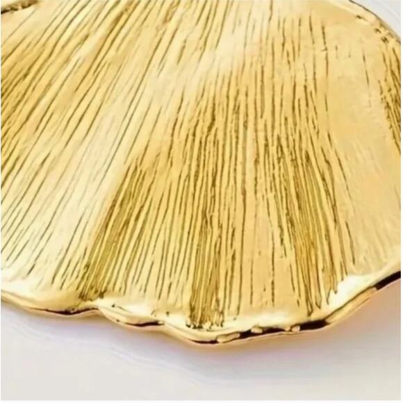 NWT Gold Plated Gingko Leaf Earrings - Picture 3 of 3